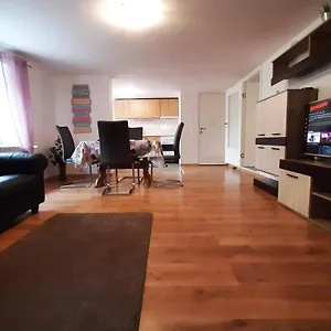  Apartment A Cozy Two Bedroom In